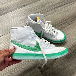 Nike High-Top Sneakers in White and Mint